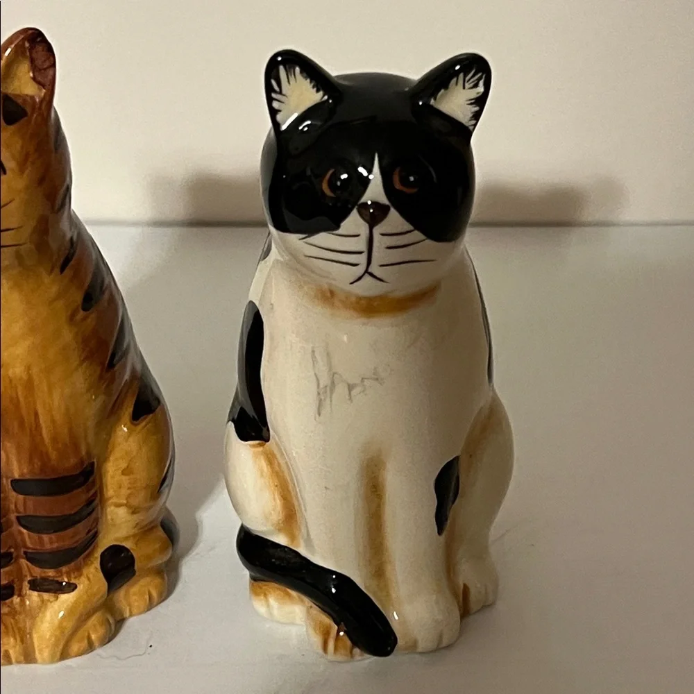Vintage Cat Salt and Pepper Shakers. Tabby cat and black and white cat.